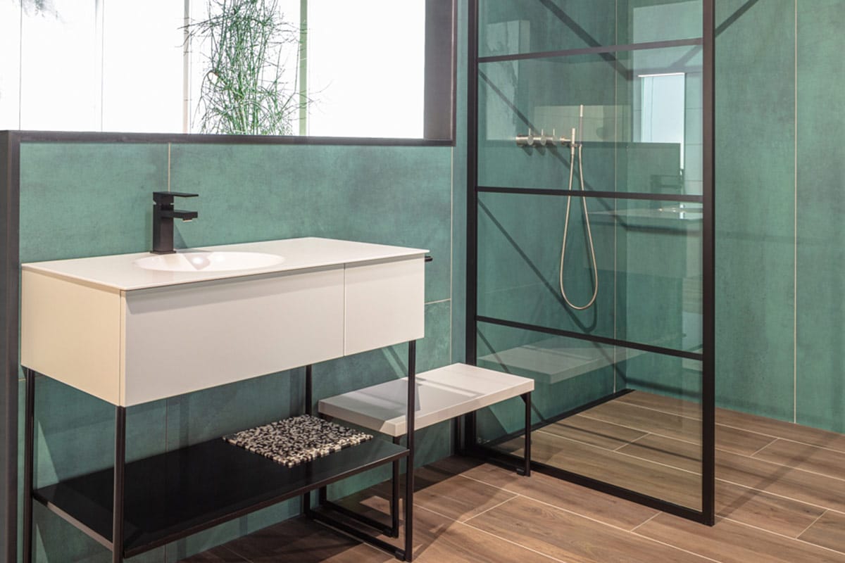 Modernes Badezimmer in Grün